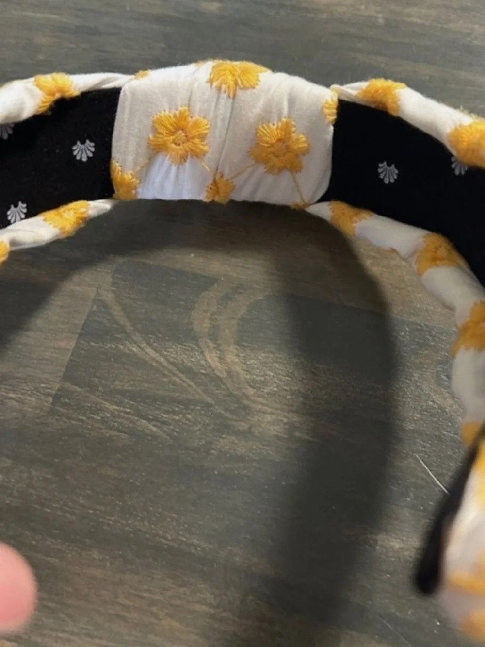Lele Sadoughi Eyelet Daisy Embroidered Knot Headband